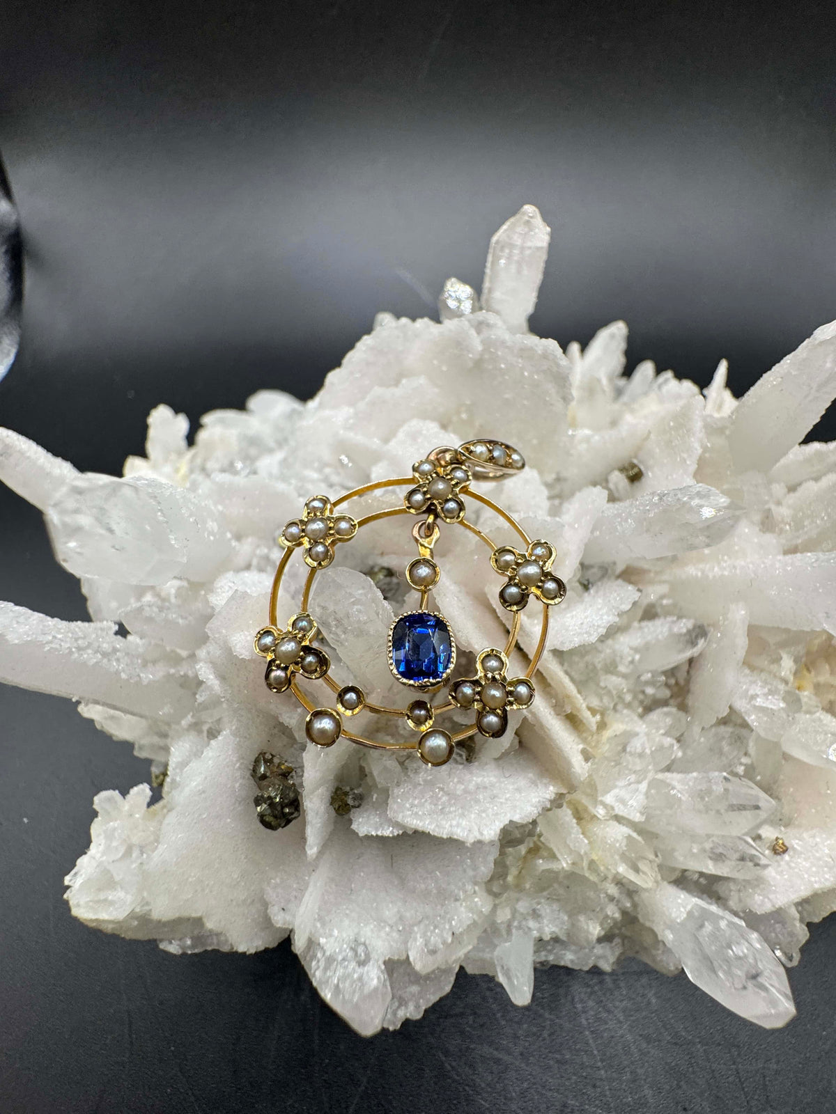 Antiker edwardianischer Anhänger in 14 Karat Roségold mit Saphir & Naturperlen