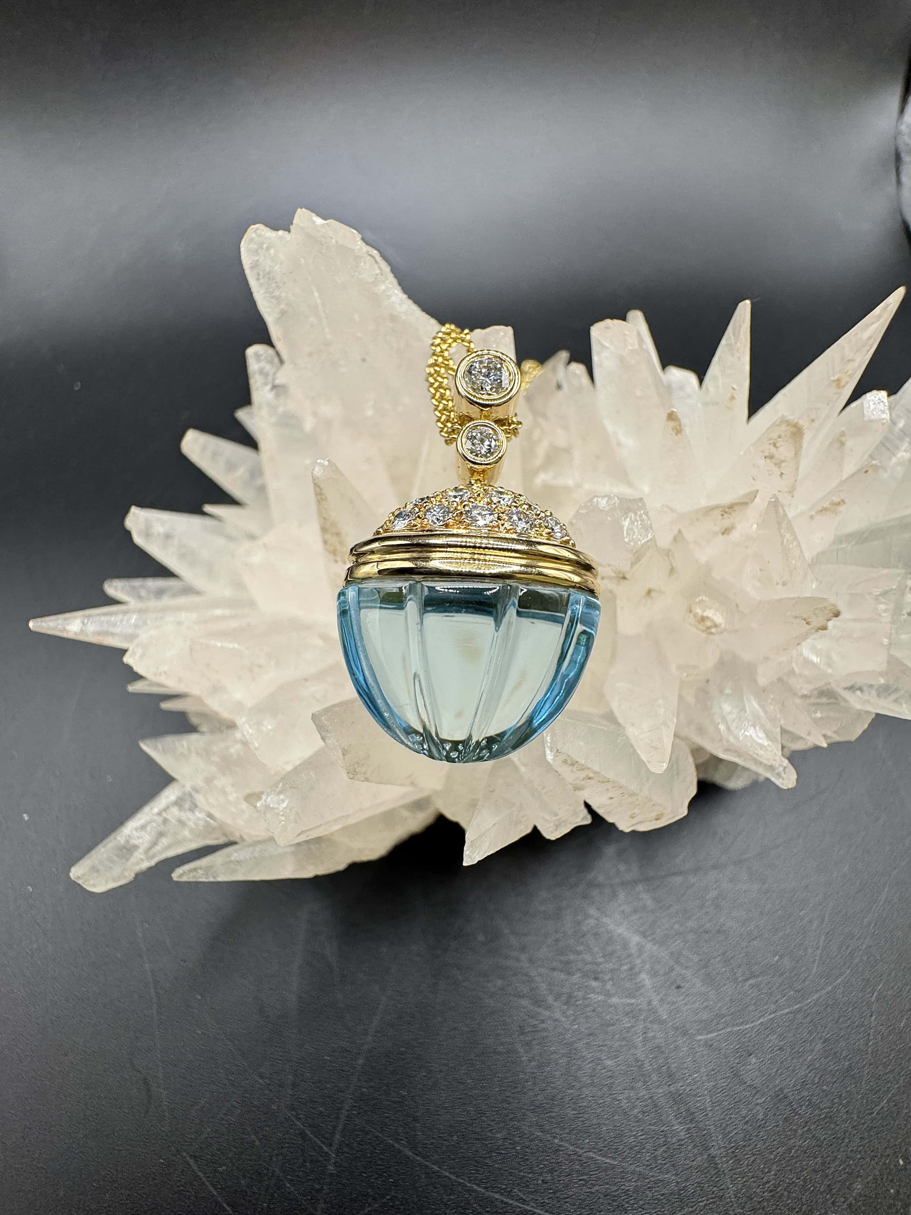 Topaz brilliant pendant