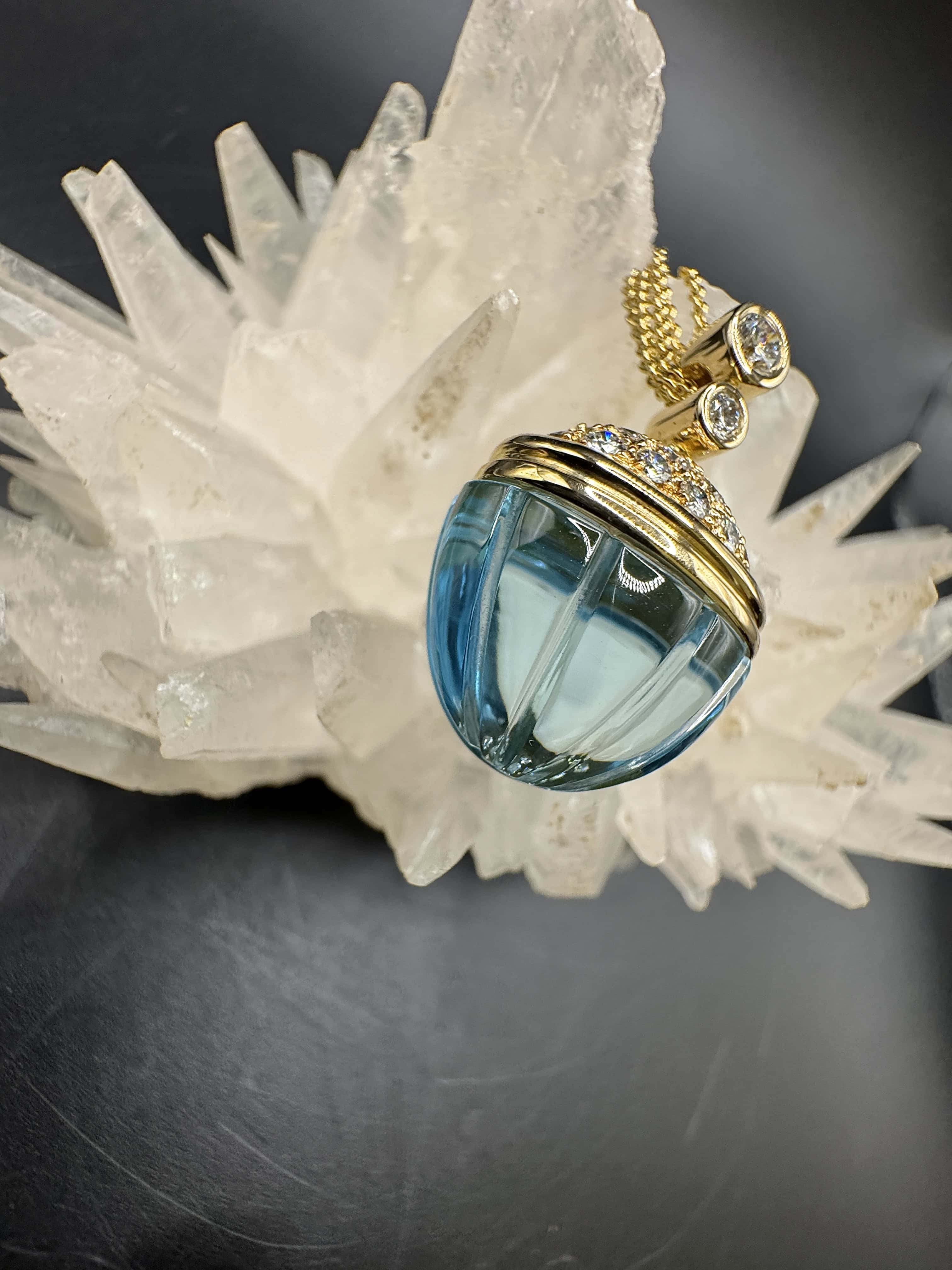 Eleganter Anhänger in 18 Karat Gelbgold mit Topas & Brillanten von Lüth Bijoux
