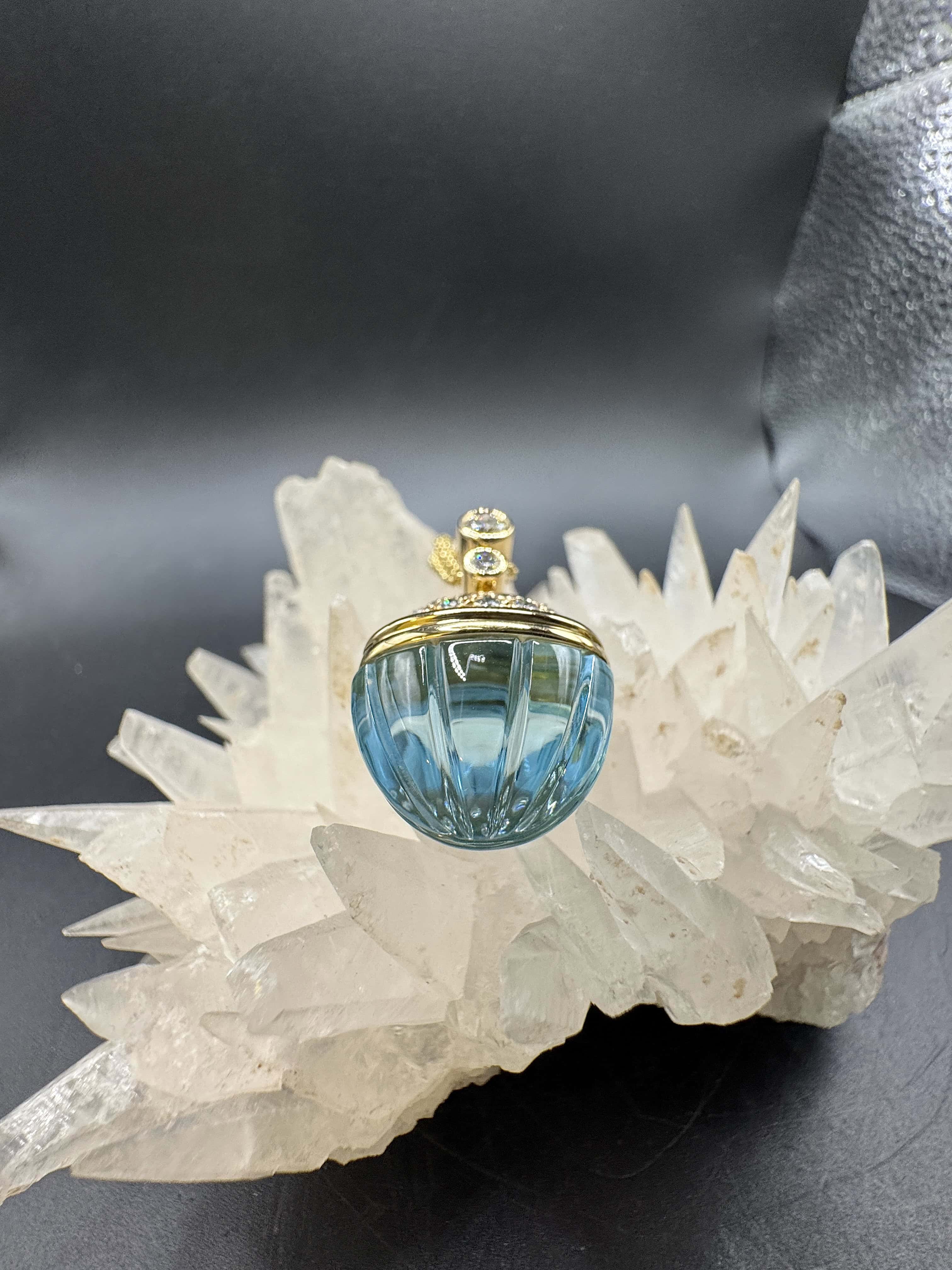 Eleganter Anhänger in 18 Karat Gelbgold mit Topas & Brillanten von Lüth Bijoux