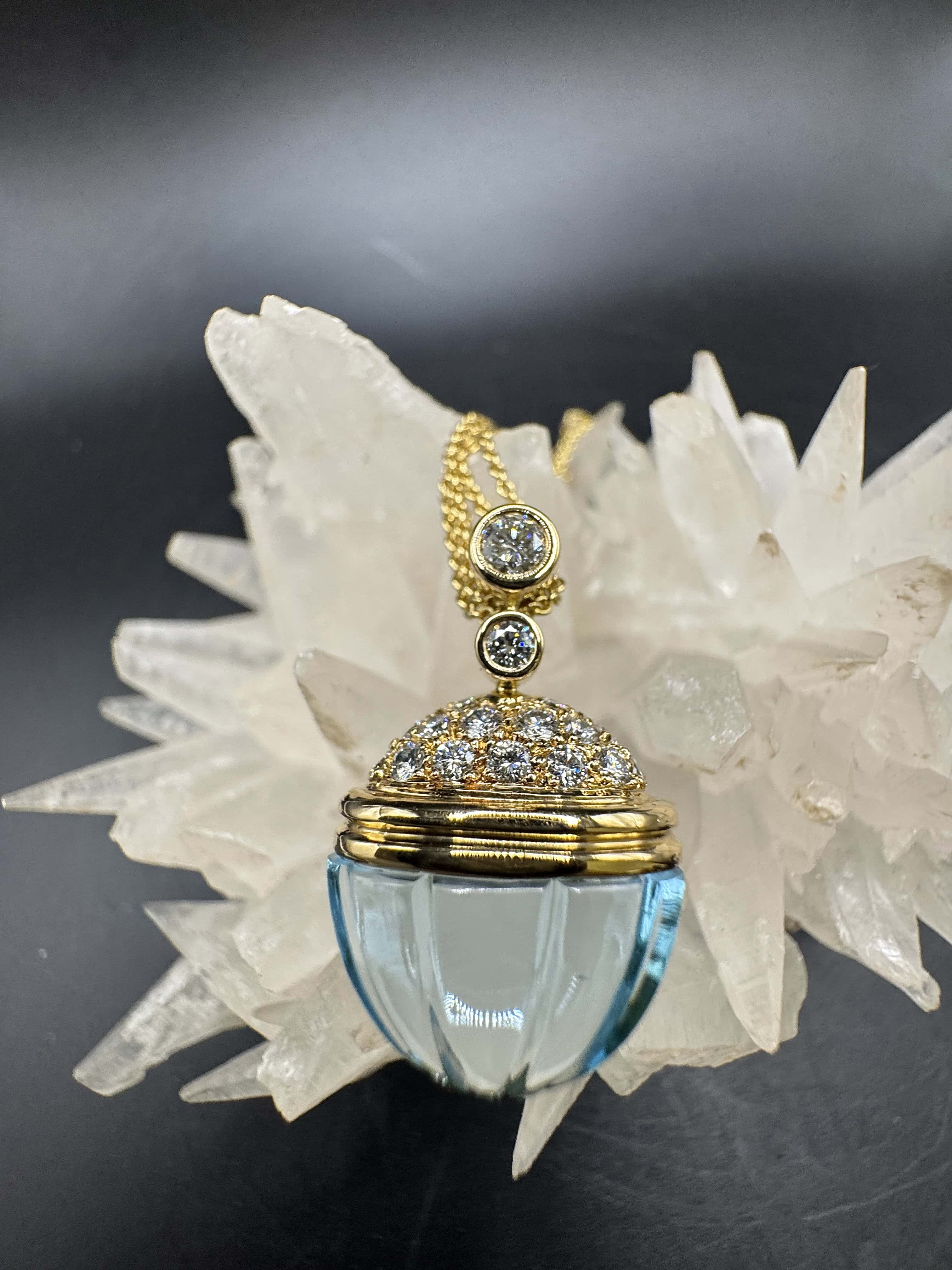 Eleganter Anhänger in 18 Karat Gelbgold mit Topas & Brillanten von Lüth Bijoux