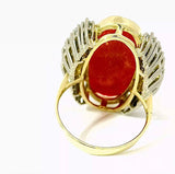 Ausgefallener Cocktailring in 14 Karat Gelb- und Weißgold mit feuerroter Koralle und Brillanten