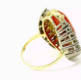 Ausgefallener Cocktailring in 14 Karat Gelb- und Weißgold mit feuerroter Koralle und Brillanten