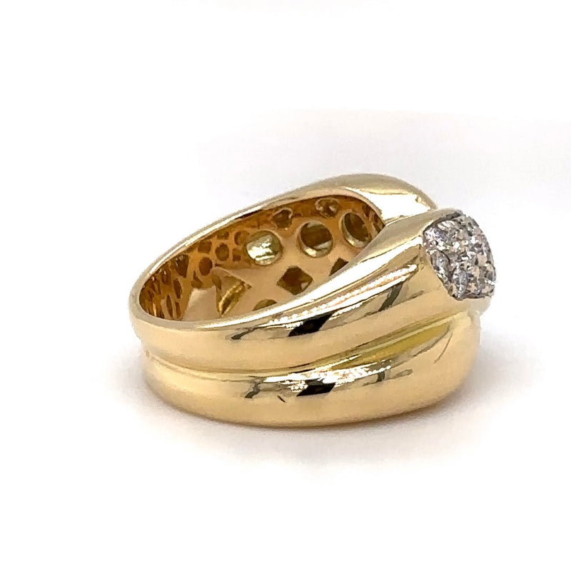 Zeer elegante en hoogwaardige geelgouden ring in 18 karaat met briljant geslepen diamanten