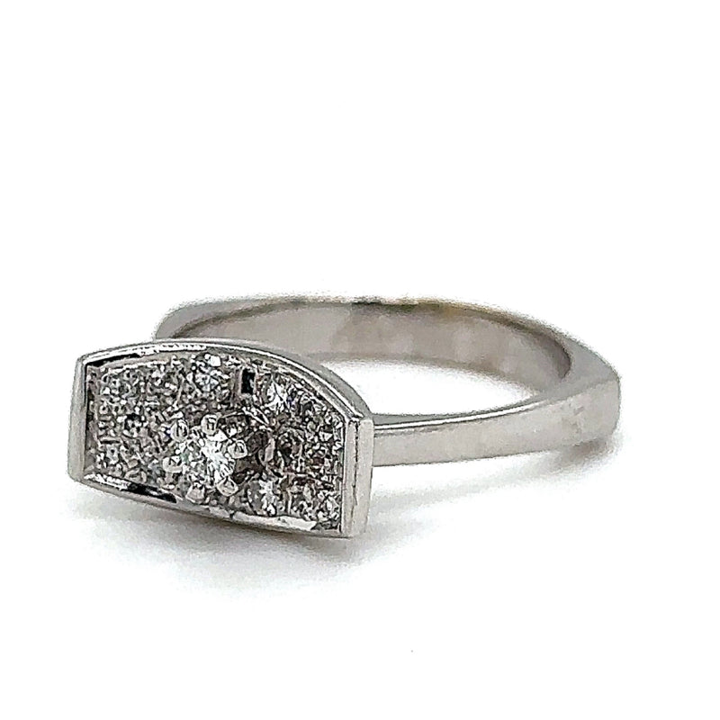Handgemaakte vintage ring in 14 karaat witgoud met fijne diamanten