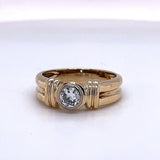 Dominant solitaire ring in 18 carat yellow gold with a very fine diamond