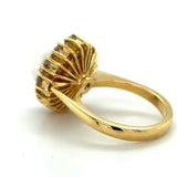 Timeless pearl ring in 14 carat yellow gold with 1.3 carat brilliant-cut diamonds