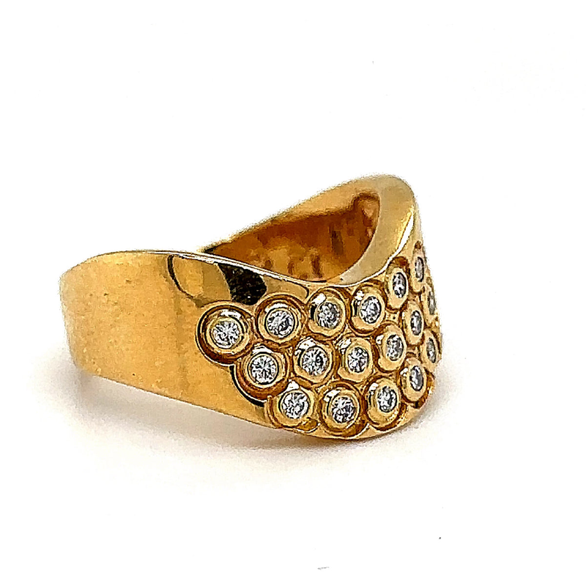 Elegante geelgouden ring van 18 karaat met zeer fijne diamanten