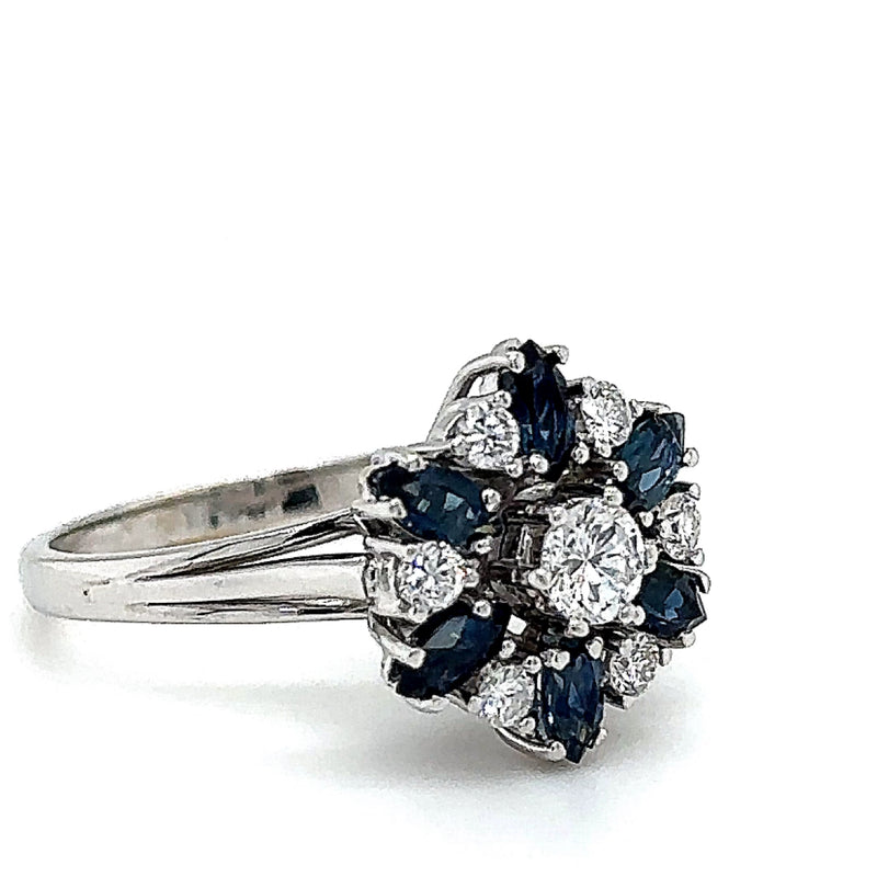 Unusual cocktail ring in 14 carat white gold with very fine diamonds and sapphires 