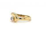 Playful solitaire ring in 18 carat with fine diamonds 