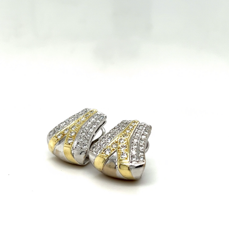 Elegant vintage earrings in 18 carat bicolor with very fine diamonds 