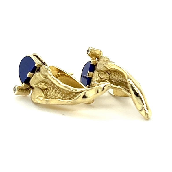 Handgemaakte geelgouden oorbellen van Bartel Sohn in 14 karaat met lapis lazuli