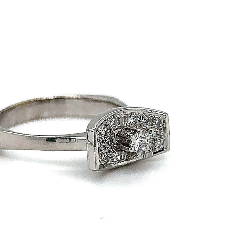 Handgemaakte vintage ring in 14 karaat witgoud met fijne diamanten
