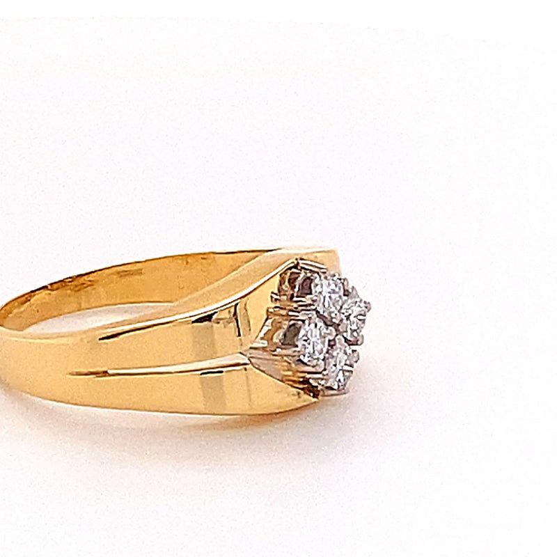 Bijzondere vintage ring in 18 karaat geel- en witgoud met zeer fijne diamanten
