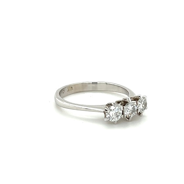 Klassieke witgouden ring van 18 karaat met zeer fijne diamanten