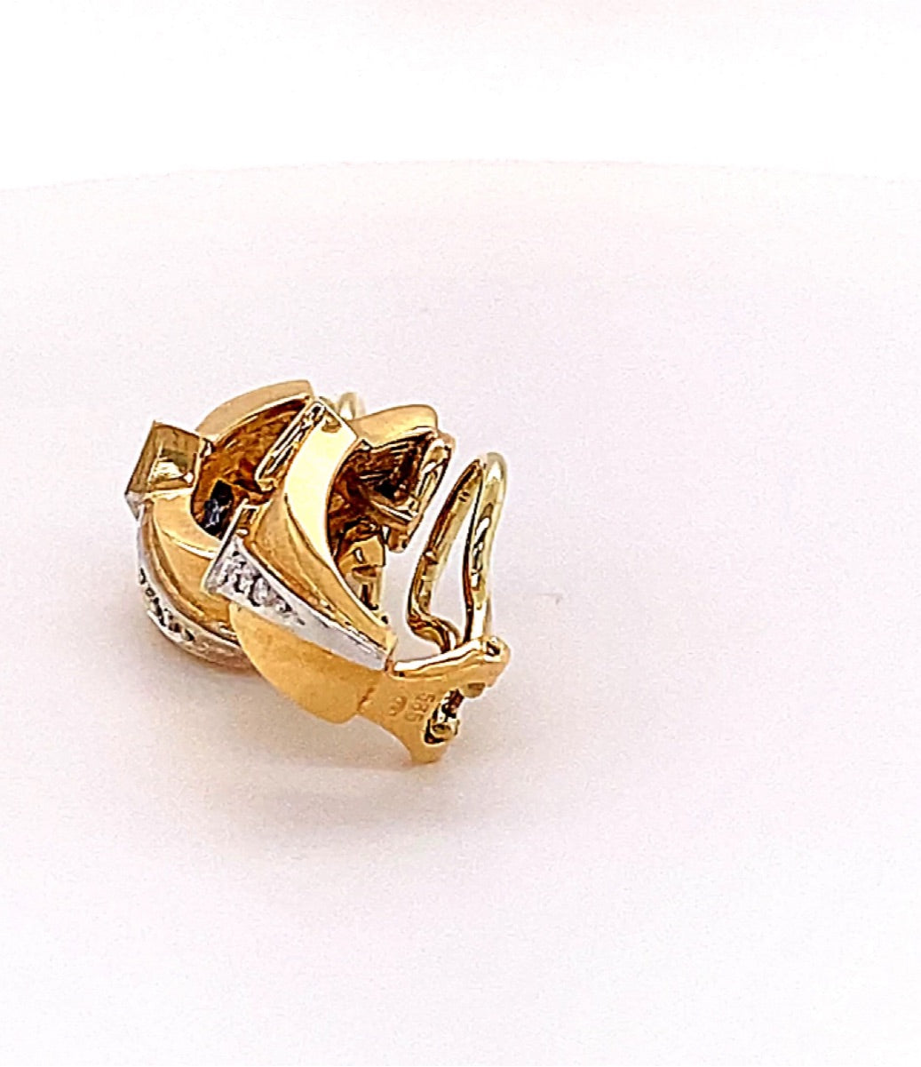 Elegante oorbellen van 14 karaat met briljant geslepen diamanten en oranje en blauwe saffieren