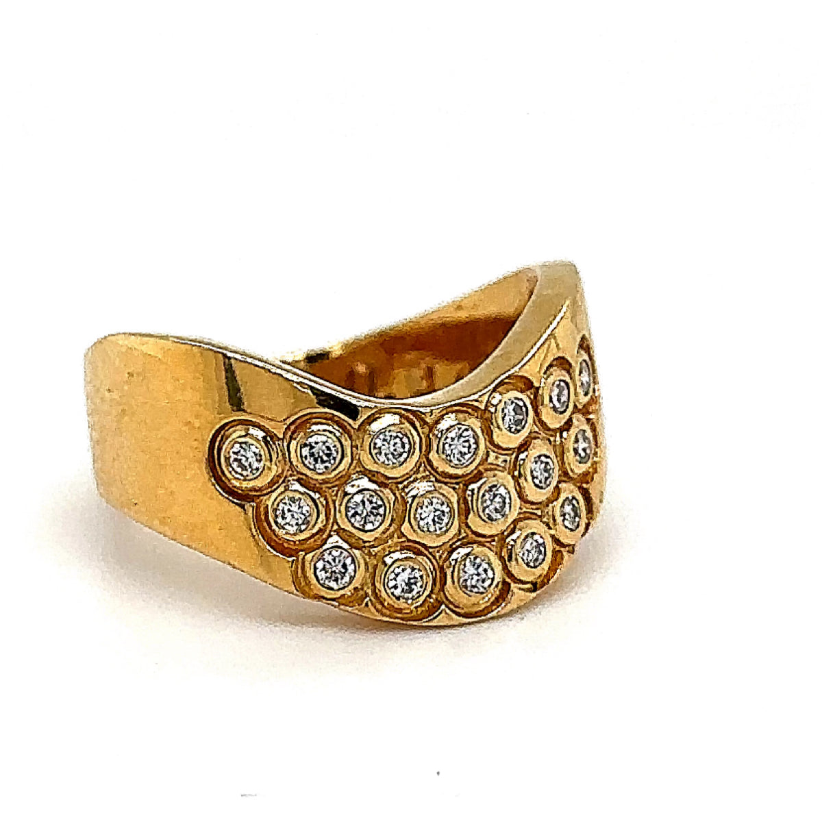 Elegante geelgouden ring van 18 karaat met zeer fijne diamanten