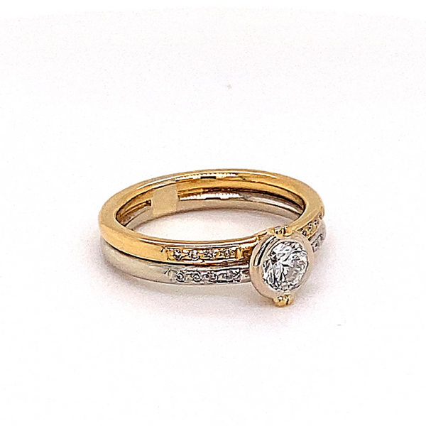 Elegant solitaire ring in 18 carat gold with diamonds - elegant handcraft 