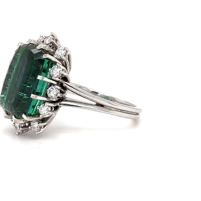 Exclusive vintage ring in 18 carat white gold with a very fine indigolite and brilliant-cut diamonds