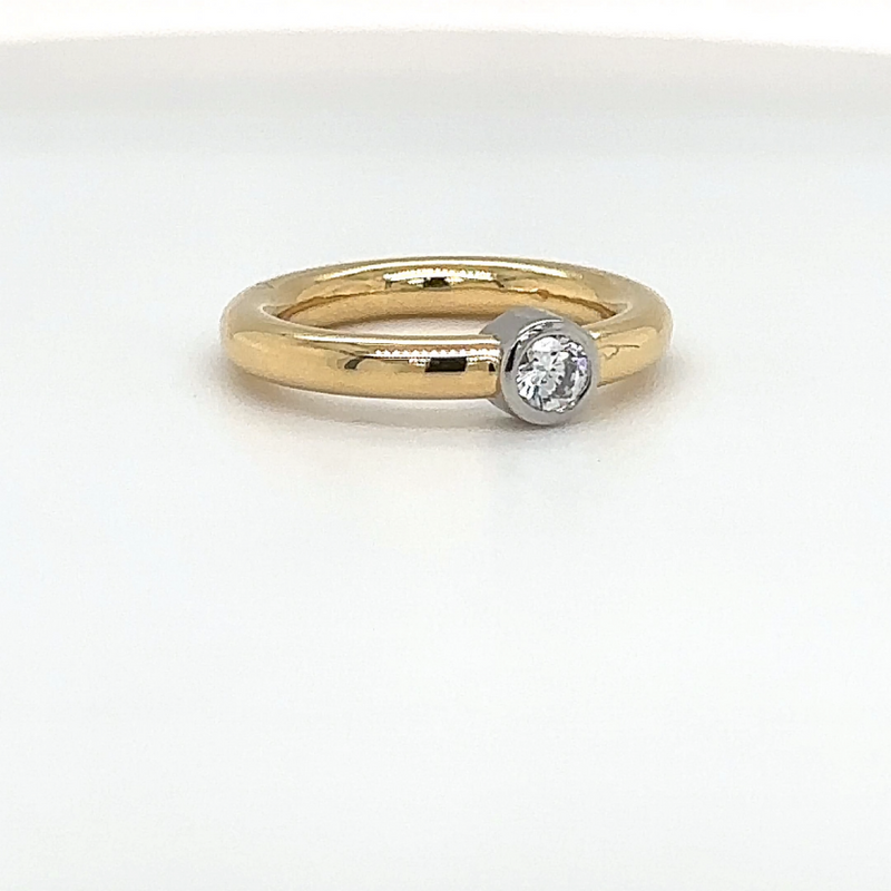 Solid and elegant solitaire ring in 18 carat with very fine quarter carat diamonds 