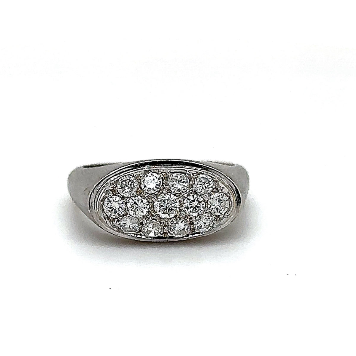 Massieve 18k witgouden ring bezet met zeer fijne pavé briljant geslepen diamanten