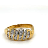Playful yellow gold ring in 18 carat with very fine diamonds