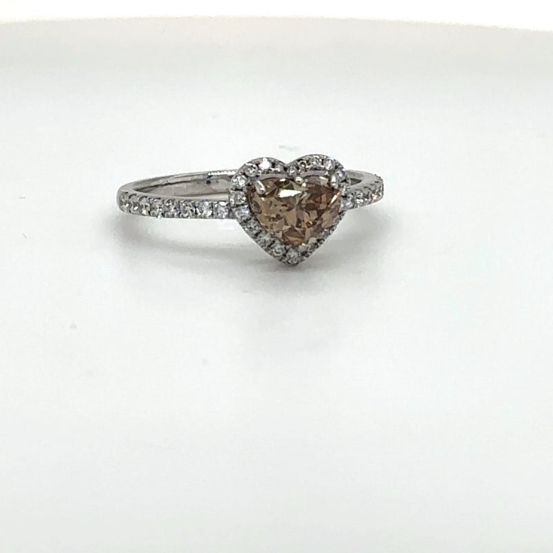 Modern and elegant solitaire ring in 18 carat white gold with a special heart diamond fancy color