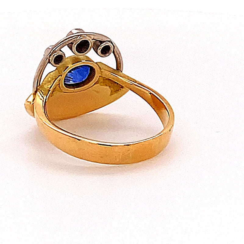 Unusual handcraft in 18 carat yellow and white gold with very fine sapphires and brilliant-cut diamonds