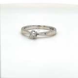 Timeless solitaire in 14 carat white gold with fine diamonds 