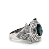 Bijzondere vintage ring in 14 karaat witgoud met fijne saffier en levendige diamanten 