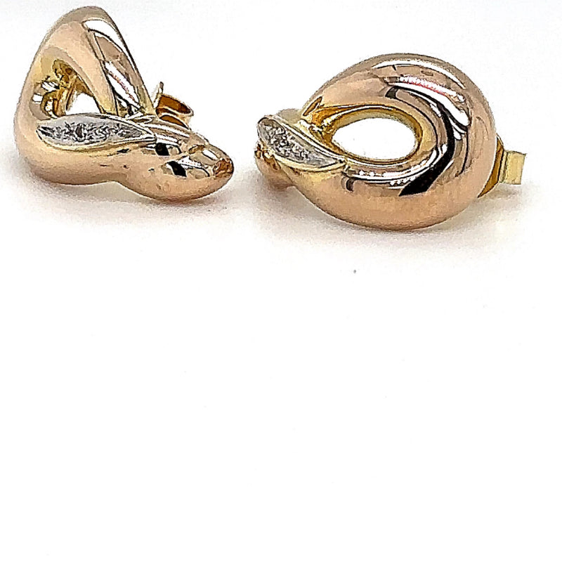 Elegant vintage earrings in 14 carat yellow gold with diamonds 