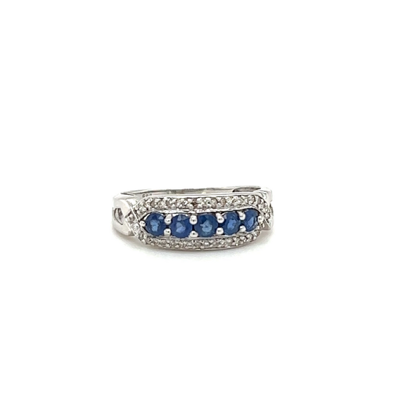 Timeless white gold ring in 14 carat with diamonds and sapphires 