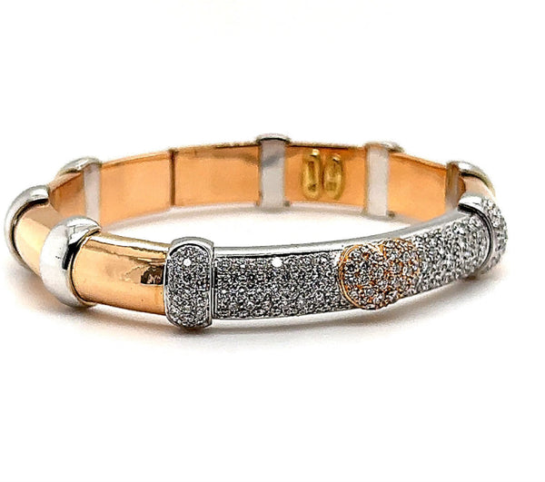 Elegant bangle in 18 carat gold with 140 brilliant-cut diamonds - 2.8 carat 