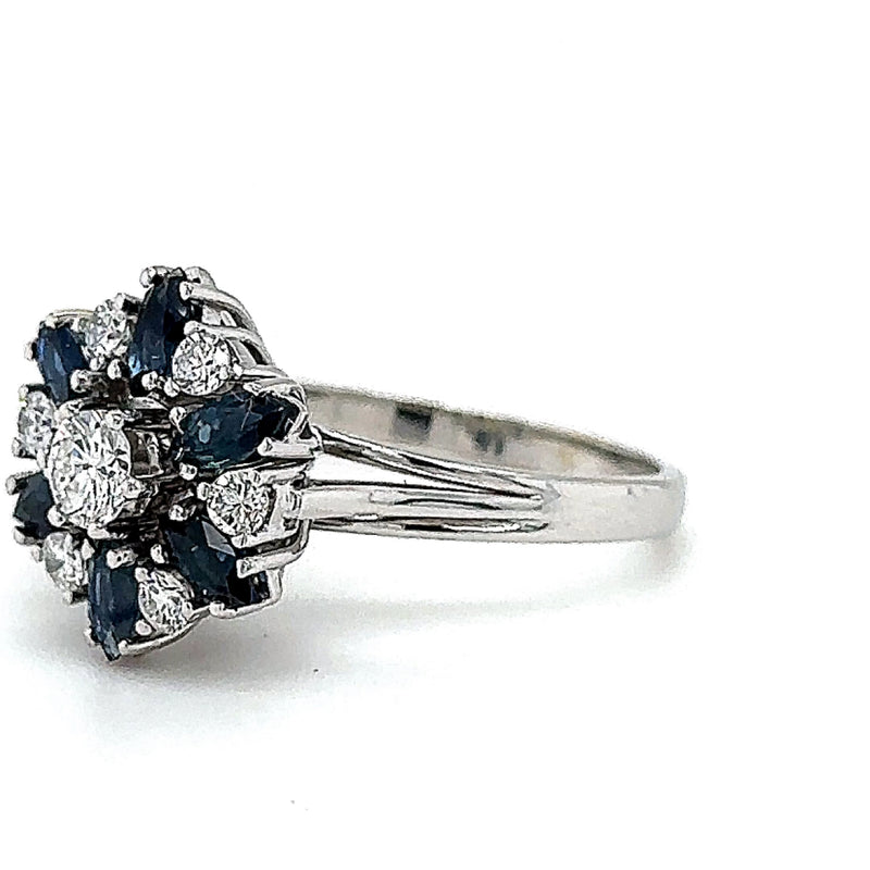 Unusual cocktail ring in 14 carat white gold with very fine diamonds and sapphires 