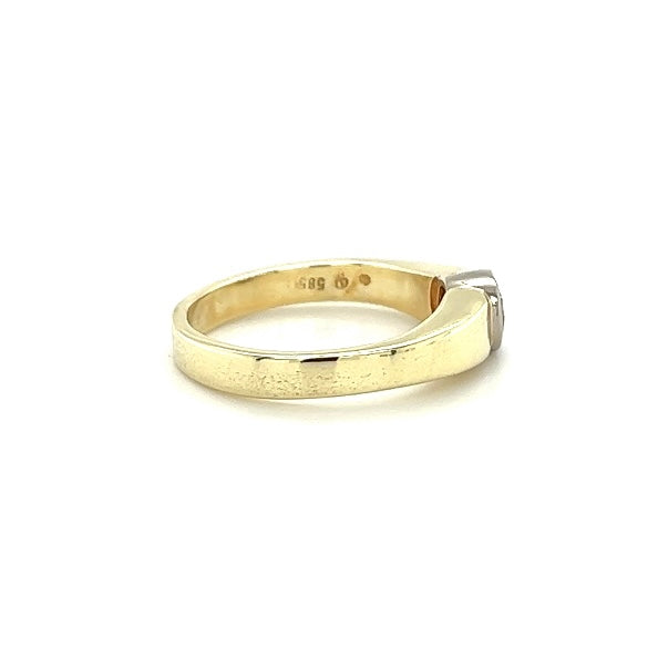 Timeless solitaire ring in 14 carat yellow and white gold with certified brilliant, made by hand in Hanover