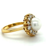 Timeless pearl ring in 14 carat yellow gold with 1.3 carat brilliant-cut diamonds