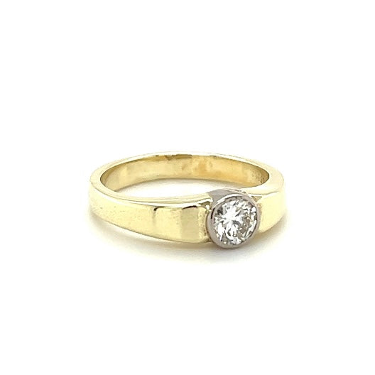 Timeless solitaire ring in 14 carat yellow and white gold with certified brilliant, made by hand in Hanover