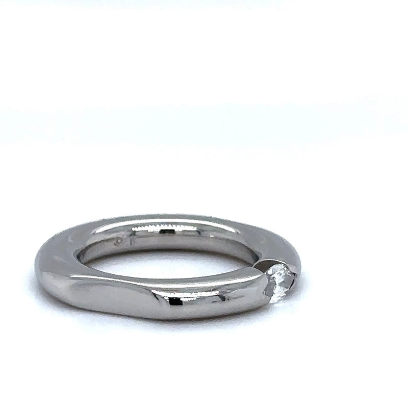 Exceptional tension ring in 950 platinum with a Navette diamond 