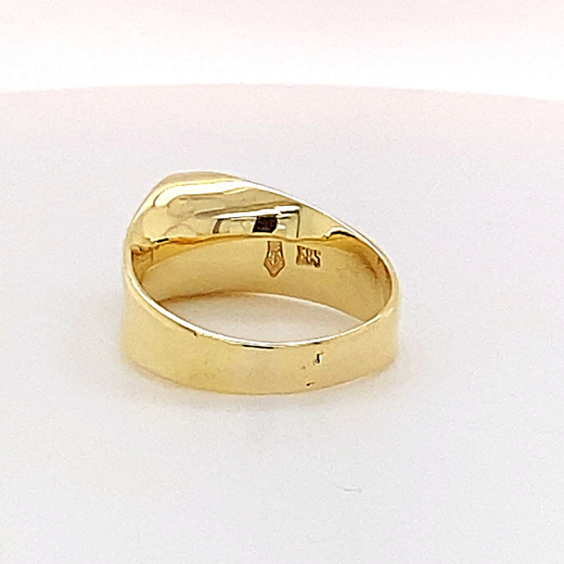 Handgemaakte 14k geelgouden ring met Akoya parel en gehamerde structuur 
