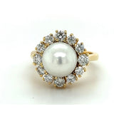 Timeless pearl ring in 14 carat yellow gold with 1.3 carat brilliant-cut diamonds