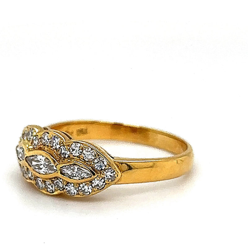 Ausgefallener Gelbgoldring in 18 Karat mit Navett-Brillanten und Diamanten
