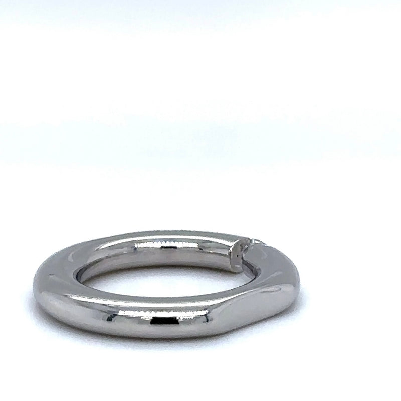 Exceptional tension ring in 950 platinum with a Navette diamond 