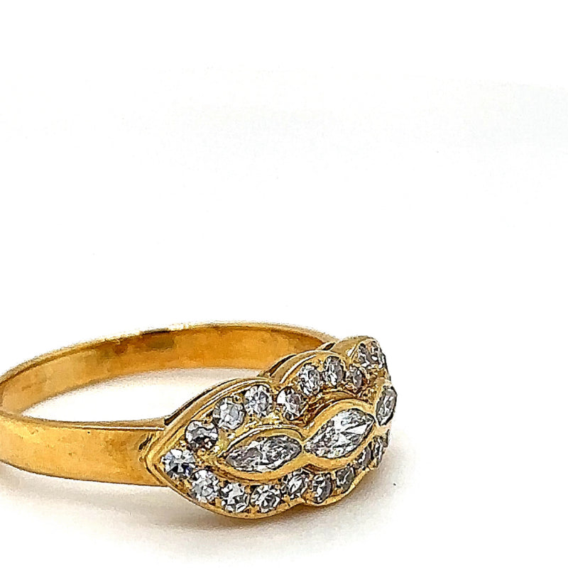 Ausgefallener Gelbgoldring in 18 Karat mit Navett-Brillanten und Diamanten