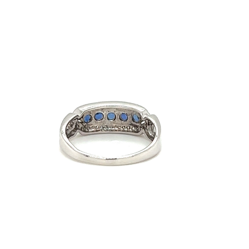 Timeless white gold ring in 14 carat with diamonds and sapphires 