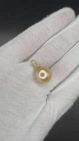Moderner Südseeperlen-Anhänger in 18 Karat Gelbgold mit Brillanten