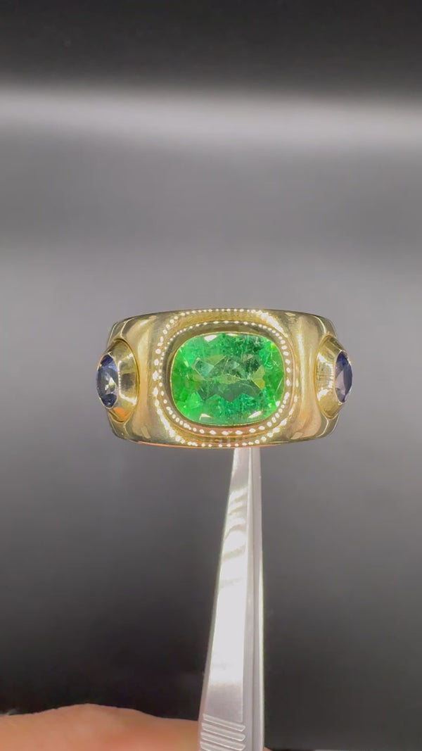 Original SÉVIGNÉ Ring in 18 Karat Gelbgold mit herausragenden Smaragd & Saphiren