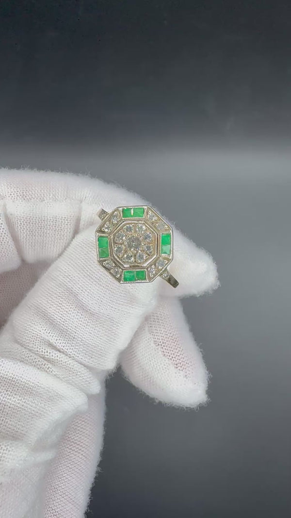 Art-Deco-Ring in 18 Karat Gelb- & Weißgold mit Smaragden & Brillanten