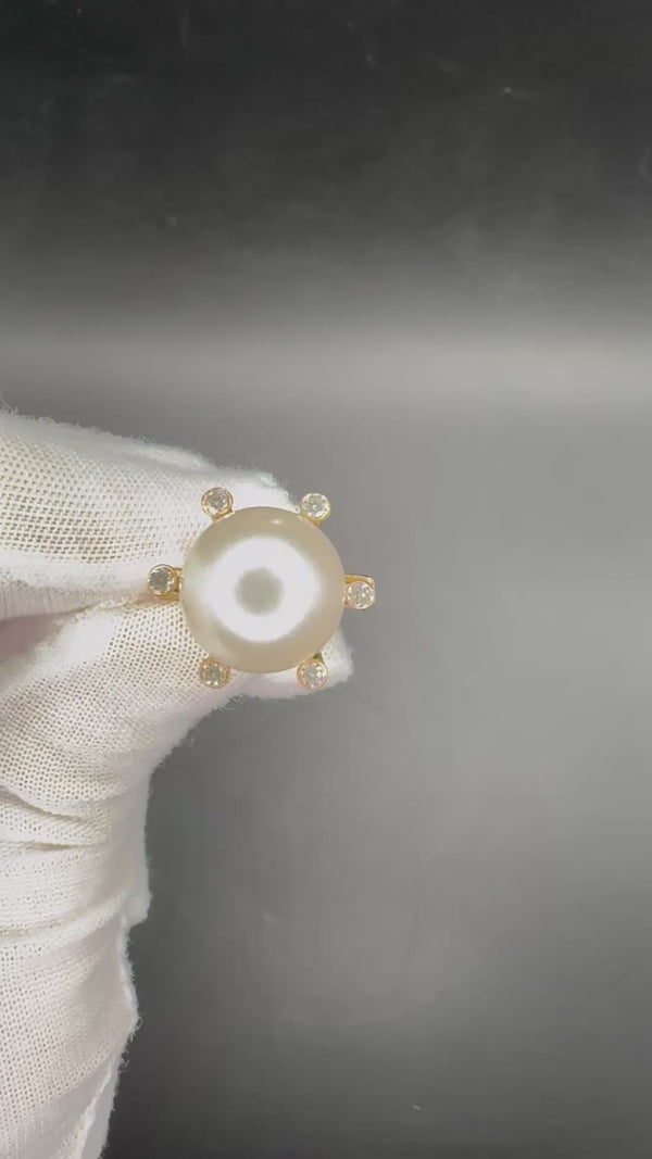 Ausgefallener Südseeperlen-Ring in 14 Karat Gelbgold mit Brillanten