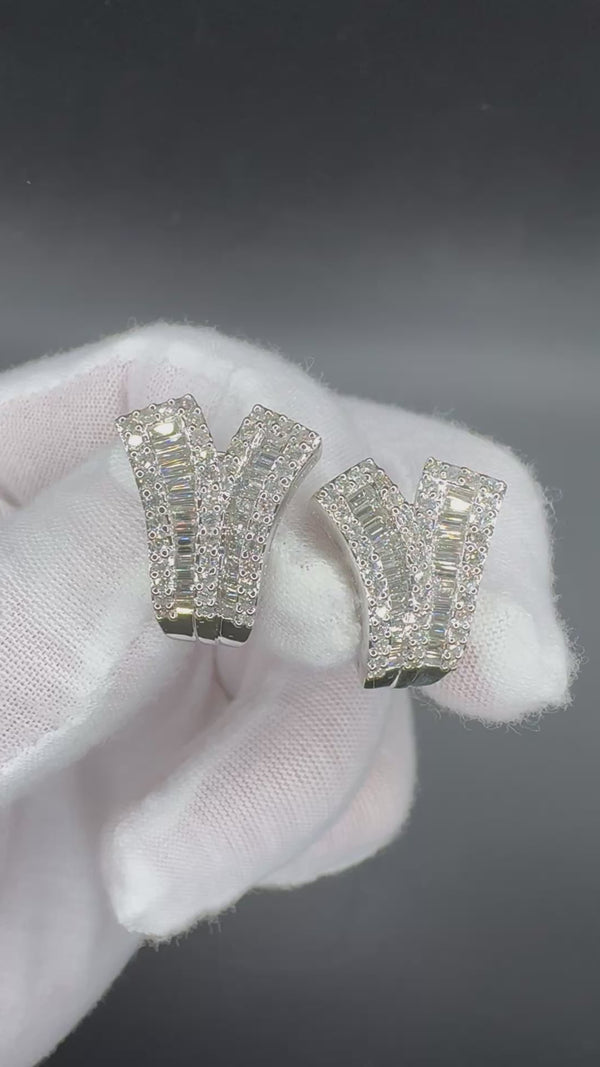 Aufregende Ohrringe in 18 Karat Weißgold mit Brillanten & Diamant-Baguettes