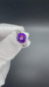 Edler Amethyst Ring in 18 Karat Weißgold mit feinen Trillanten - Handarbeit